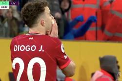 包含利拉德赛后谦逊发言登热搜，辽宁男篮绝杀利物浦引发热议的词条